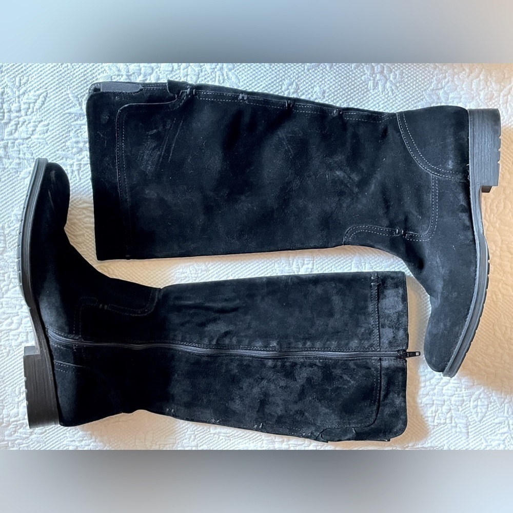 Vera Wang Lavender black suede boots